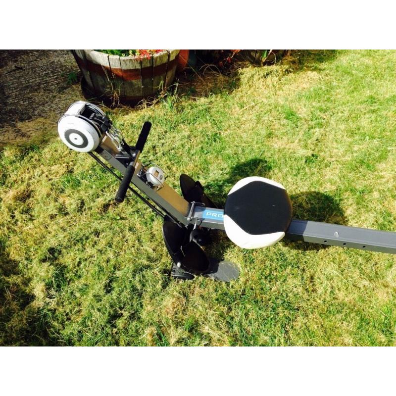 Rowing machine and gym