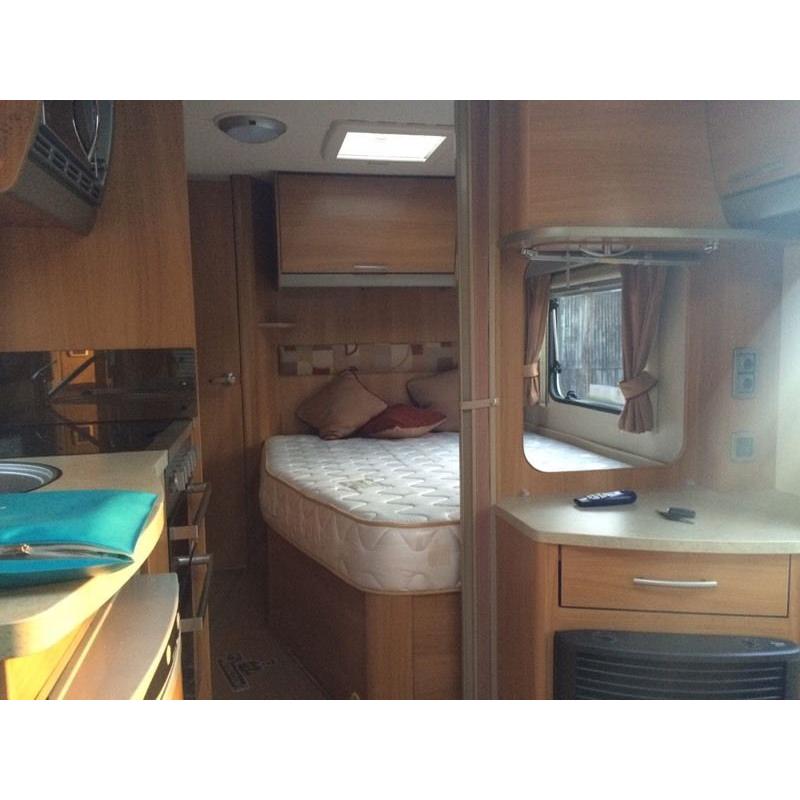 Fixed bed caravan