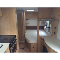 Fixed bed caravan