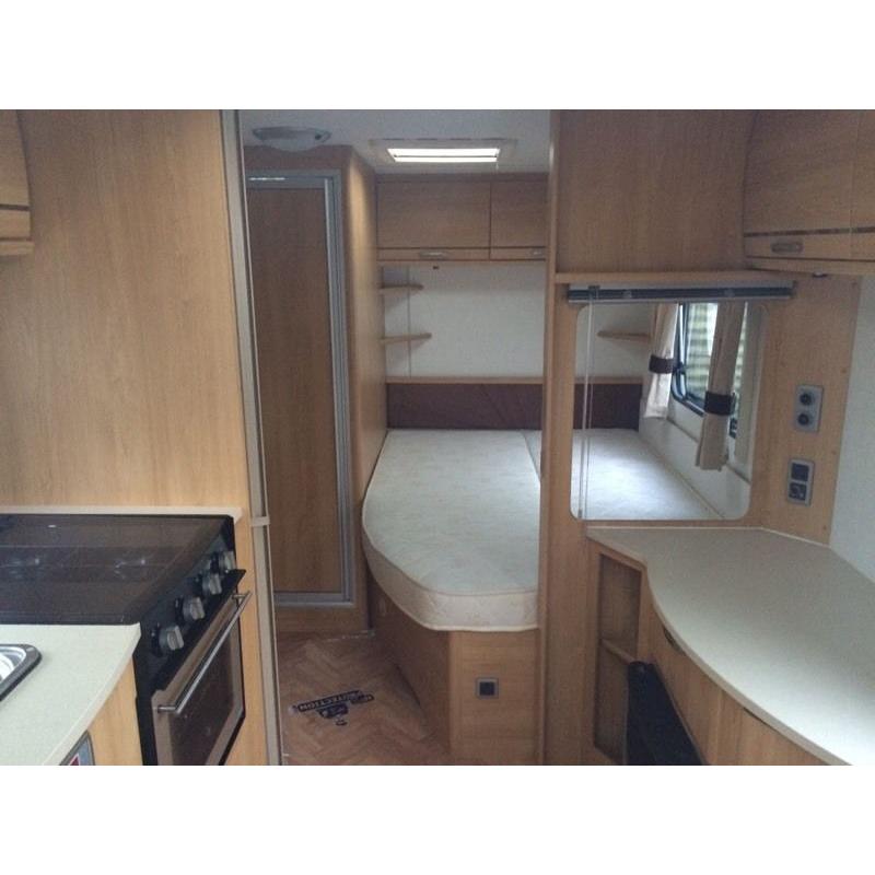 Fixed bed caravan