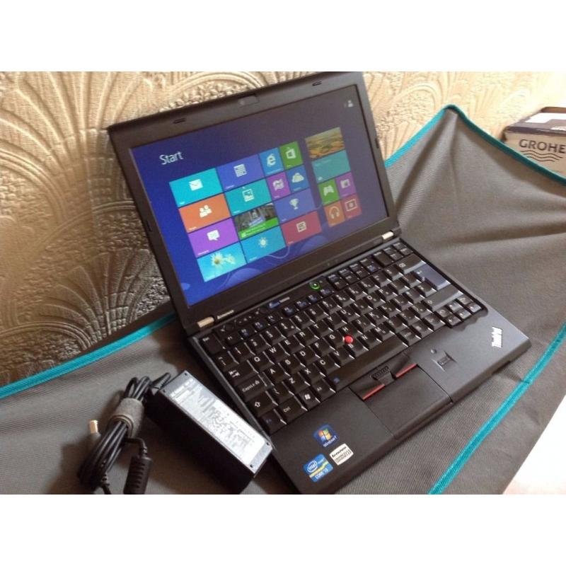 Lenovo ThinkPad X220i 12.5-inch Notebook (Intel Core i3 2.3GHz Processor, 2GB DDR3-SD RAM, 320GB HDD