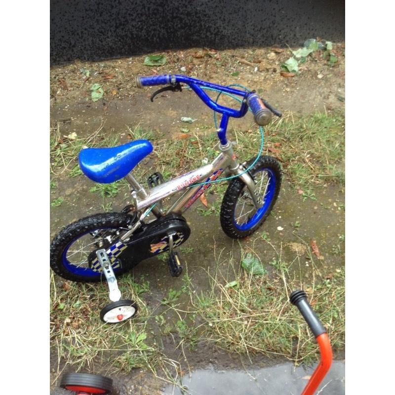 Childs bike with stabilisers
