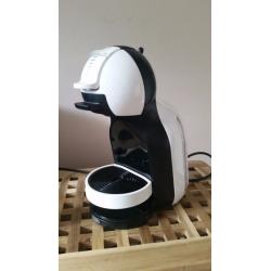 Nescafé Dolce Gusto Mini Me Coffee Capsule Machine by De'Longhi