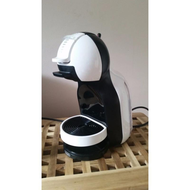 Nescafé Dolce Gusto Mini Me Coffee Capsule Machine by De'Longhi