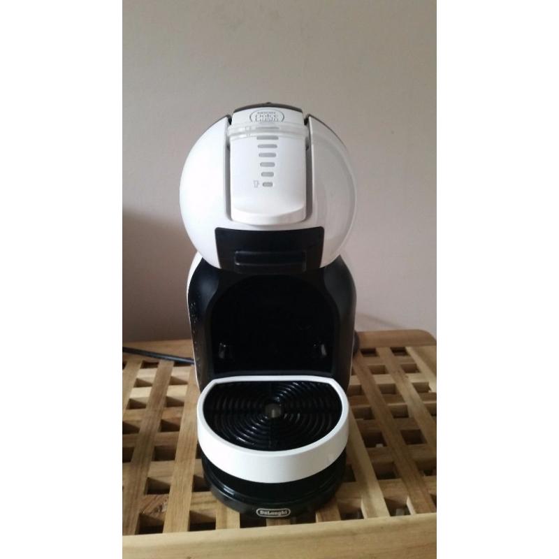 Nescafé Dolce Gusto Mini Me Coffee Capsule Machine by De'Longhi