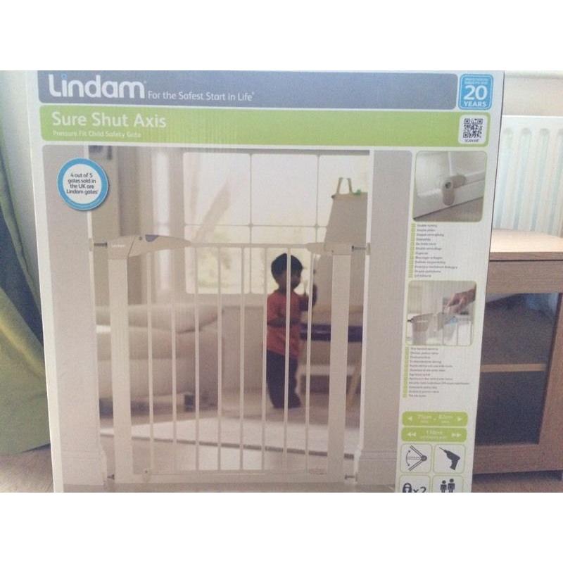 Brand new boxed Lindam stair gate