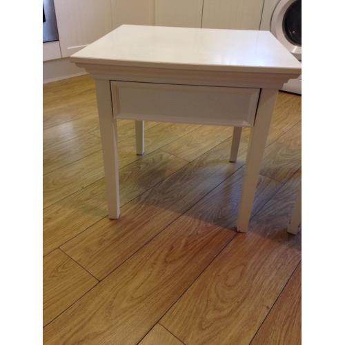 2white side tables