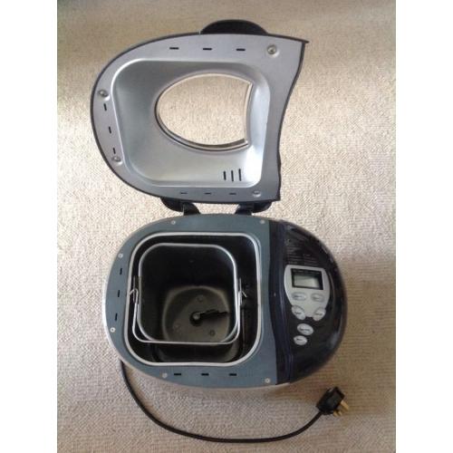MORPHY RICHARDS FASTBAKE STAINLESS STEEL BREAD MAKER MACHINE