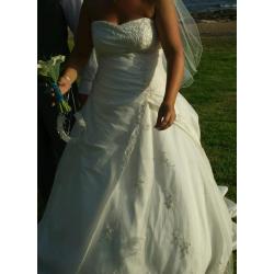 Wedding dress/tiara/veil