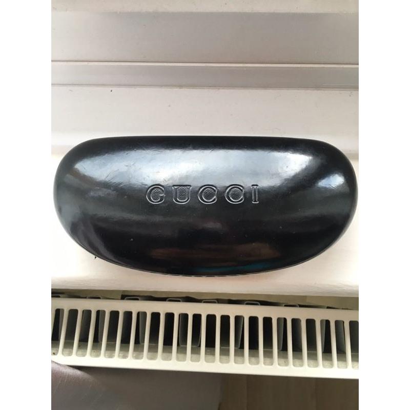 Gucci sunglasses 1690/S black and 1661/S gold frame