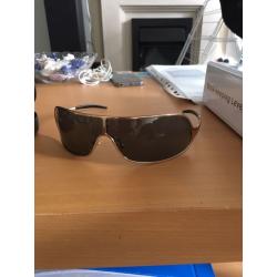Gucci sunglasses 1690/S black and 1661/S gold frame