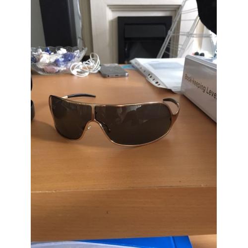 Gucci sunglasses 1690/S black and 1661/S gold frame