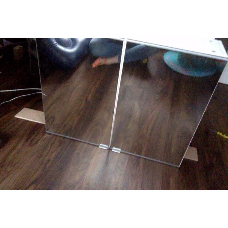 Mirror shelving cupboard