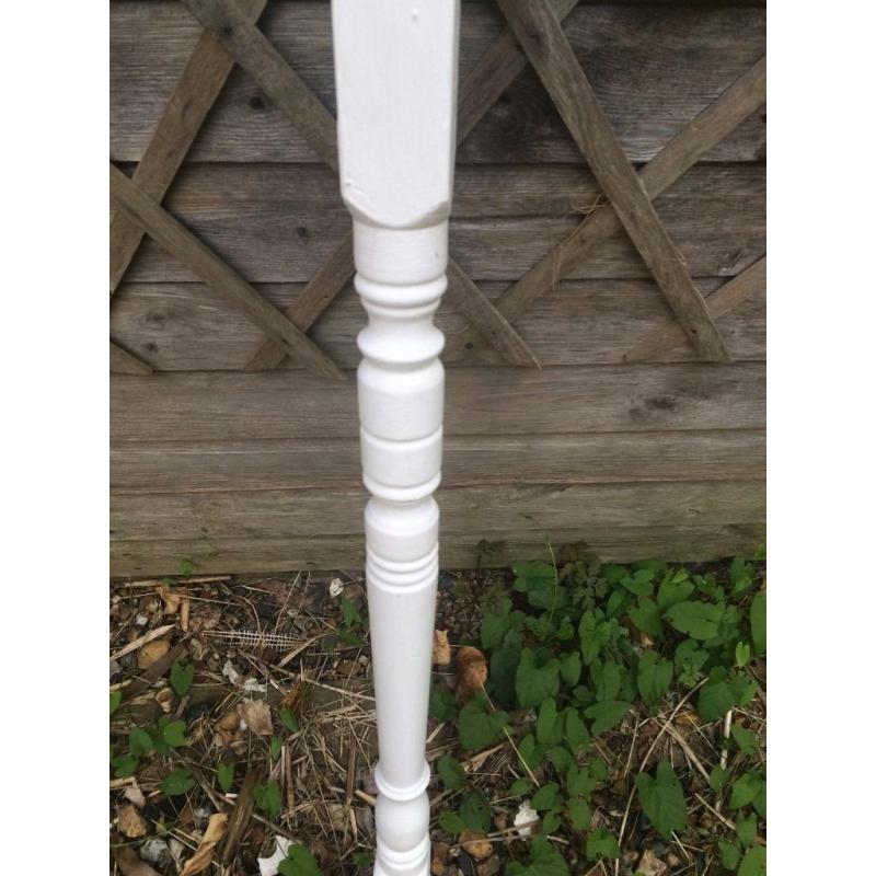 SPINDLES - PAINTED WHITE