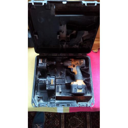 DEWALT IMPACT DRILL PLUS 3 X BATTS + CASE (NO CHARGER)
