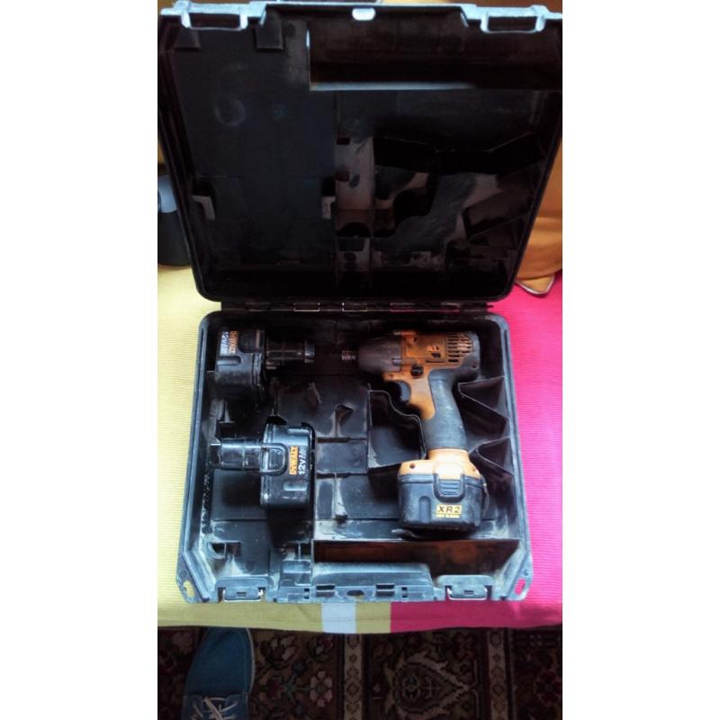 DEWALT IMPACT DRILL PLUS 3 X BATTS + CASE (NO CHARGER)