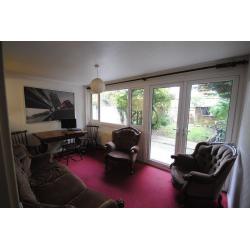 Single Room **AMAIZING PRICE ** Zone 2 ** AVAILABLE NOW !! 5P