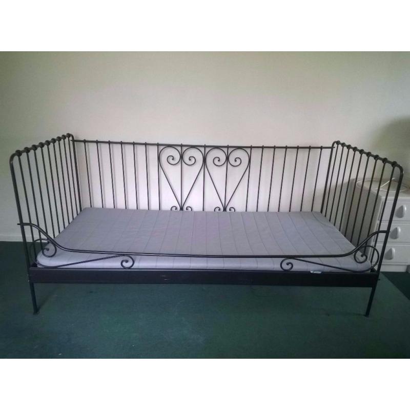 Single bed ( Day bed)
