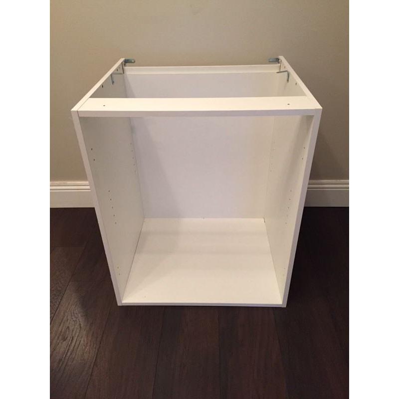 White kitchen carcass 600mm
