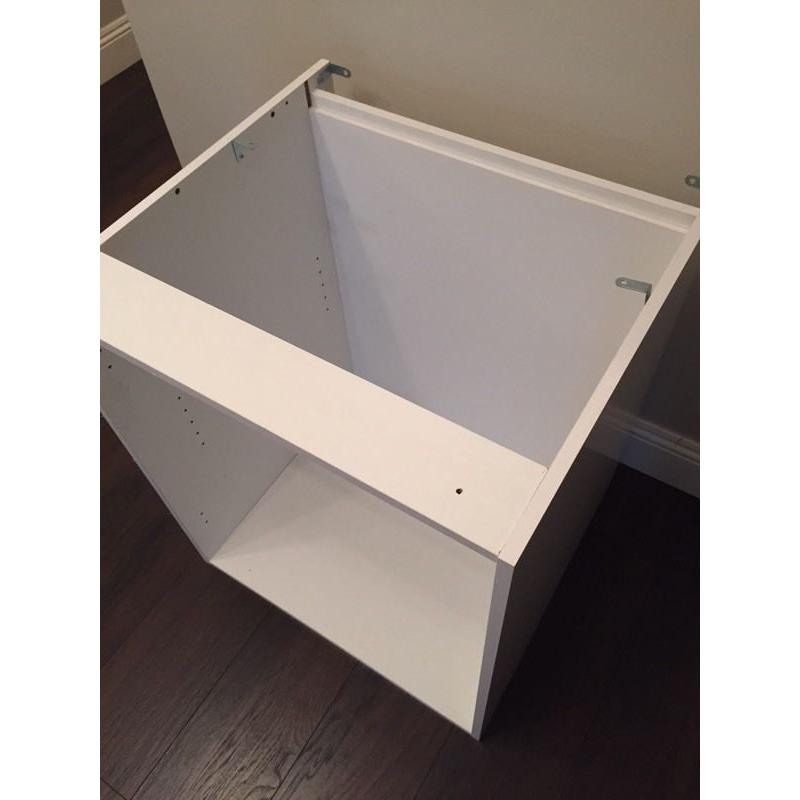 White kitchen carcass 600mm