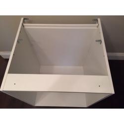 White kitchen carcass 600mm