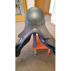 SADDLE 17.5 BLACK