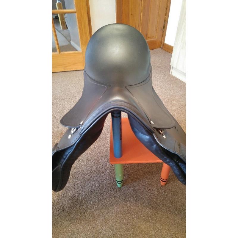 SADDLE 17.5 BLACK