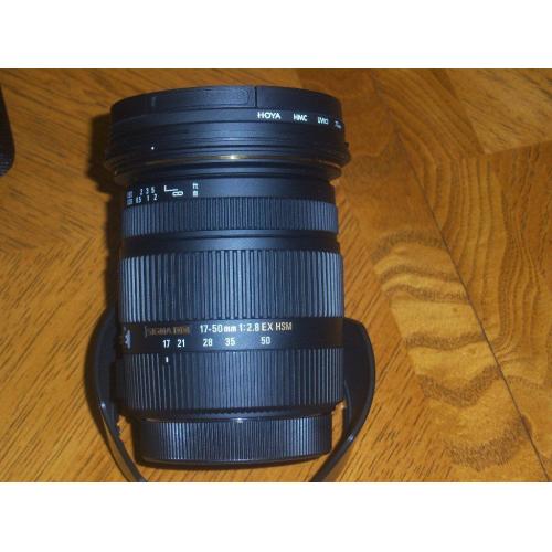 AS NEW!! Sigma 17-50mm f2.8 EX DC OS HSM Lens, Canon fit (Hoya 77mm uv filter) hood and case
