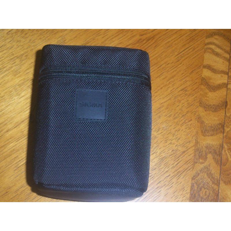 AS NEW!! Sigma 17-50mm f2.8 EX DC OS HSM Lens, Canon fit (Hoya 77mm uv filter) hood and case