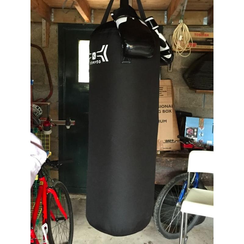 Domyos Punchbag with gloves - never used