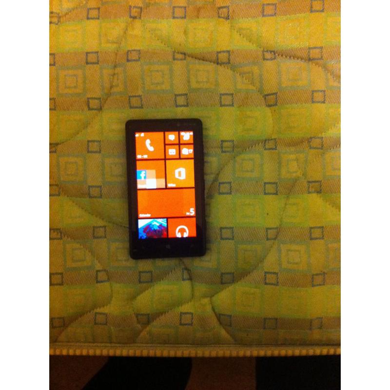 NOKIA LUMIA 820 Black 8GB(Unlocked)(Excellent Condition)