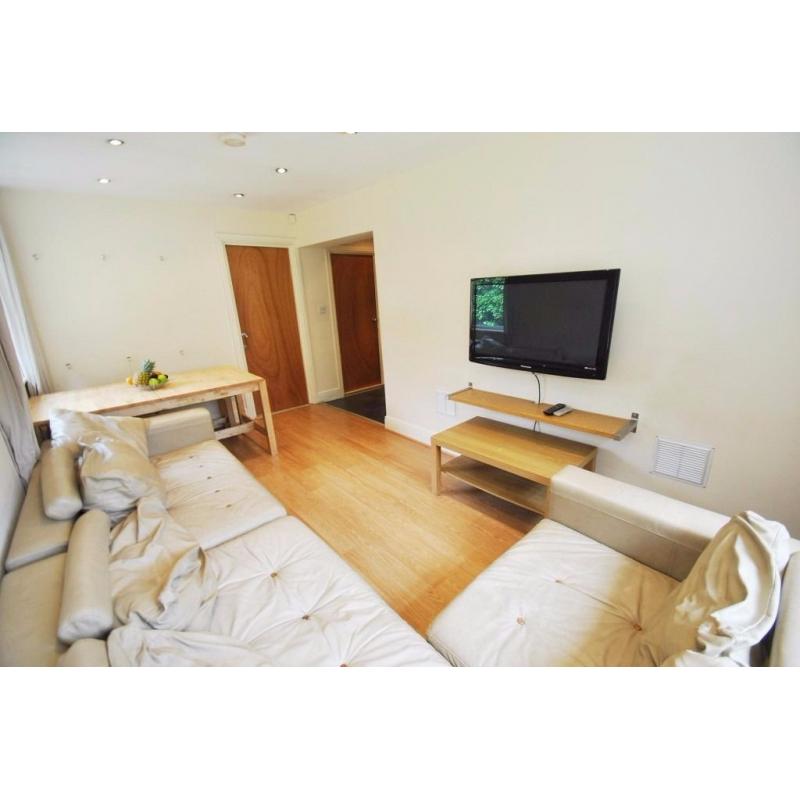 1 Rooms available in 6 Bedroom Student House for Next Academic Year, Bills Included, Edgworth Drive