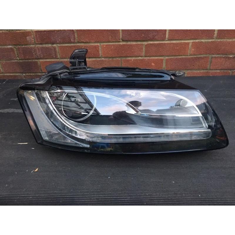 Audi A5 2009 genuine front right headlight in perfect condition