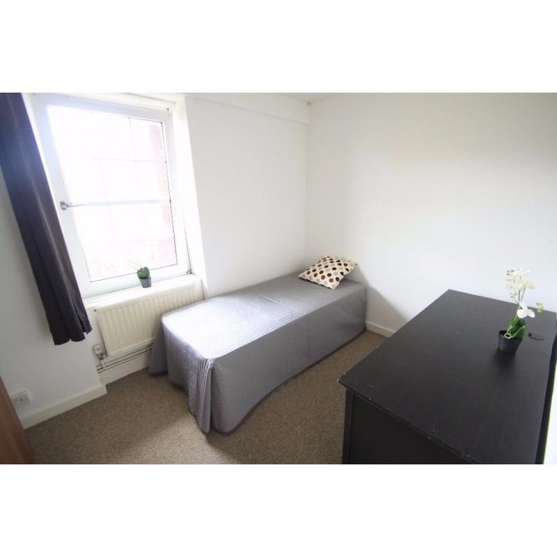 NICE SINGLE ROOM IN KENTISH TOWN! NEAR TO THE UNDERGROUND! GREAT PRICE! (34A)