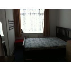 Double room in flatshare at Finchley Road / North Circular