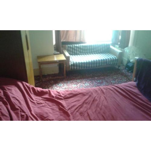 Large Double Room in New Malden! Available August 6th - 30th