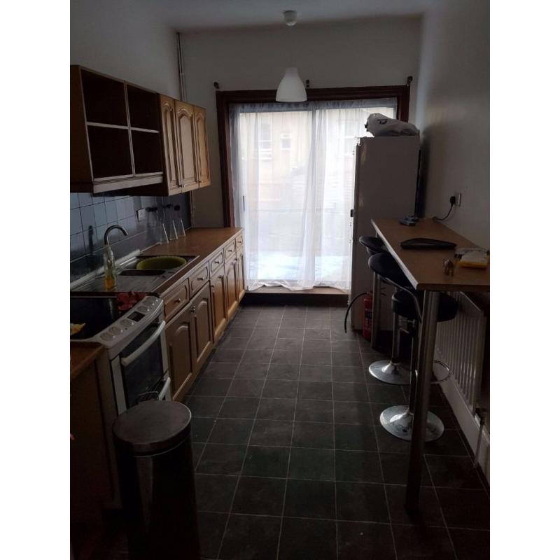 Double room in friendly house share for 3.5. months