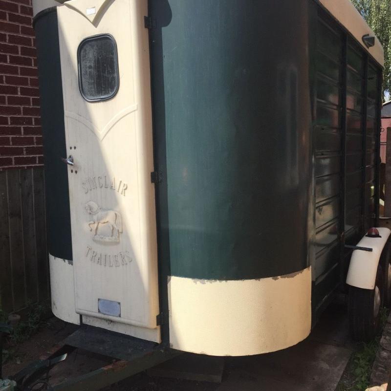 Horse box Sinclair double axel trailer