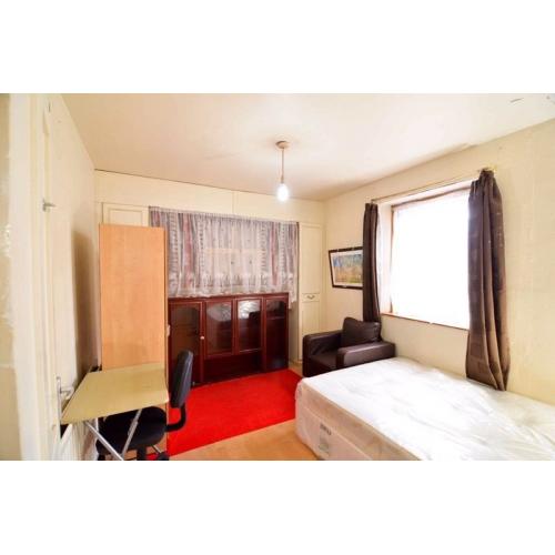 A double room for rent, bills inclusive