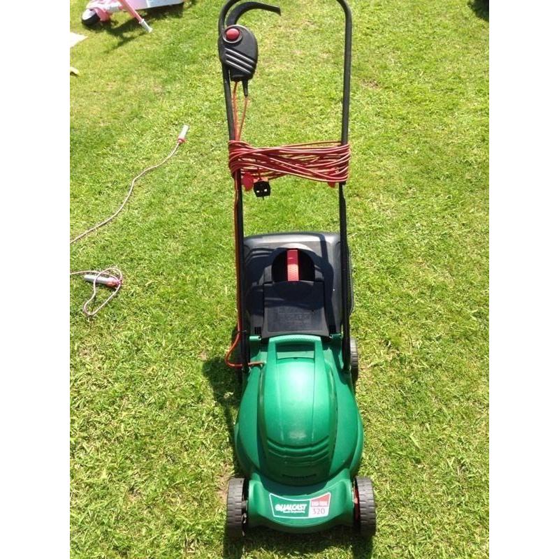 Qualcast Easi Trak 320 Lawnmower - Lightweight & adjustable height