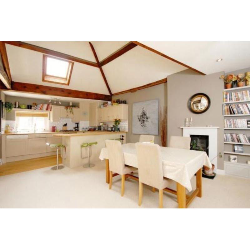Large double room in a fantastic flat in the heart of Clifton Village.