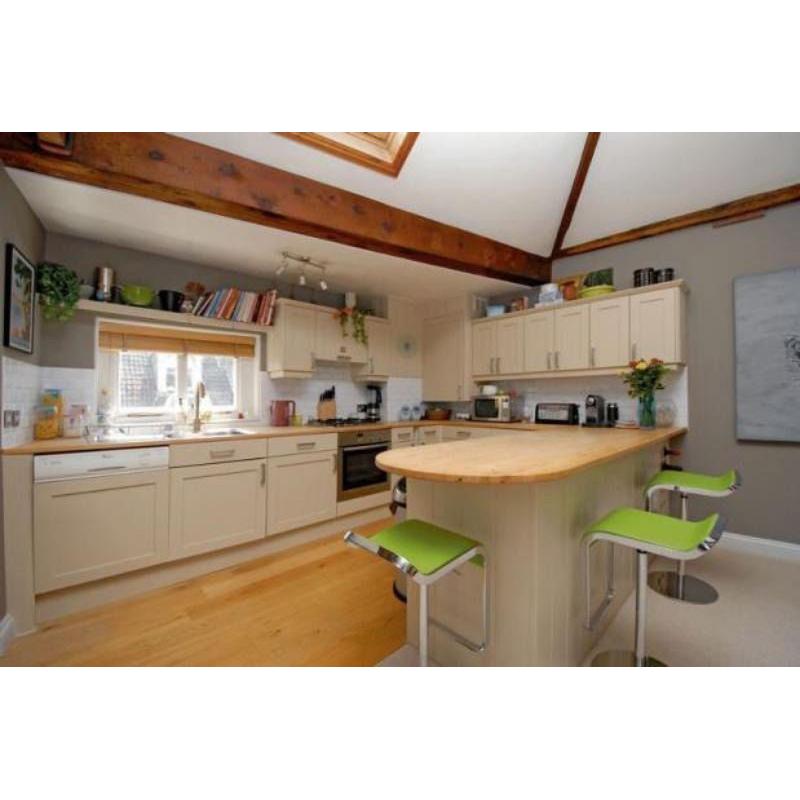 Large double room in a fantastic flat in the heart of Clifton Village.