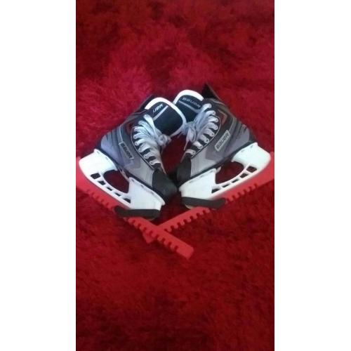 SALE! Bauers Vapor Elite, Sizes 2.5 Ice Skates