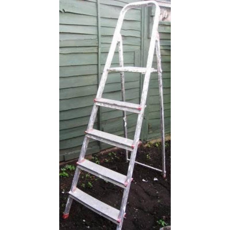 1.63m aluminium ladders - GOOD& WORKING ORDER - 25 POUNDS