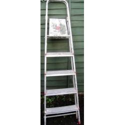 1.63m aluminium ladders - GOOD& WORKING ORDER - 25 POUNDS