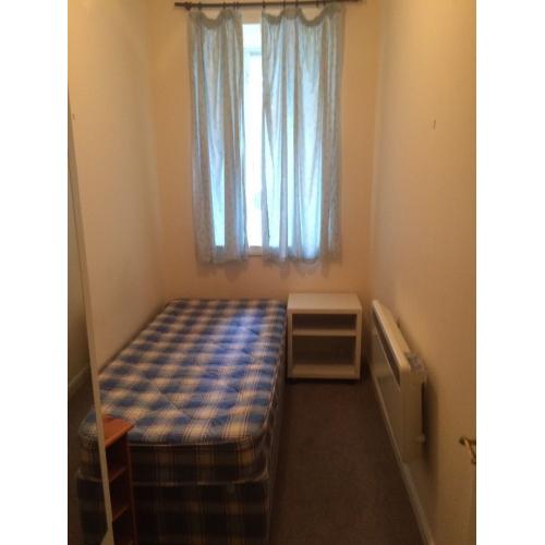 single room available in fountainbrige area
