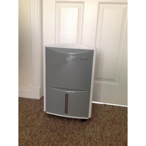 Duracraft Dehumidifier in good condition comes with manual