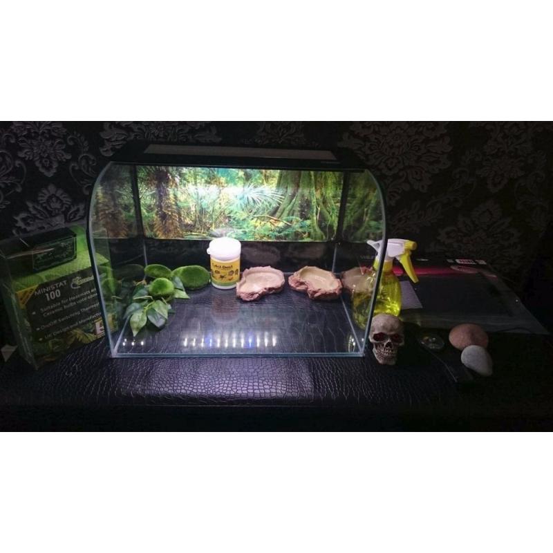 Exo Terra Habisphere set up plus loads extras, Great looking vivarium for snake ,leopard gecko