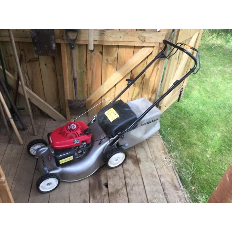4 stroke Honda, self propelled lawnmower.