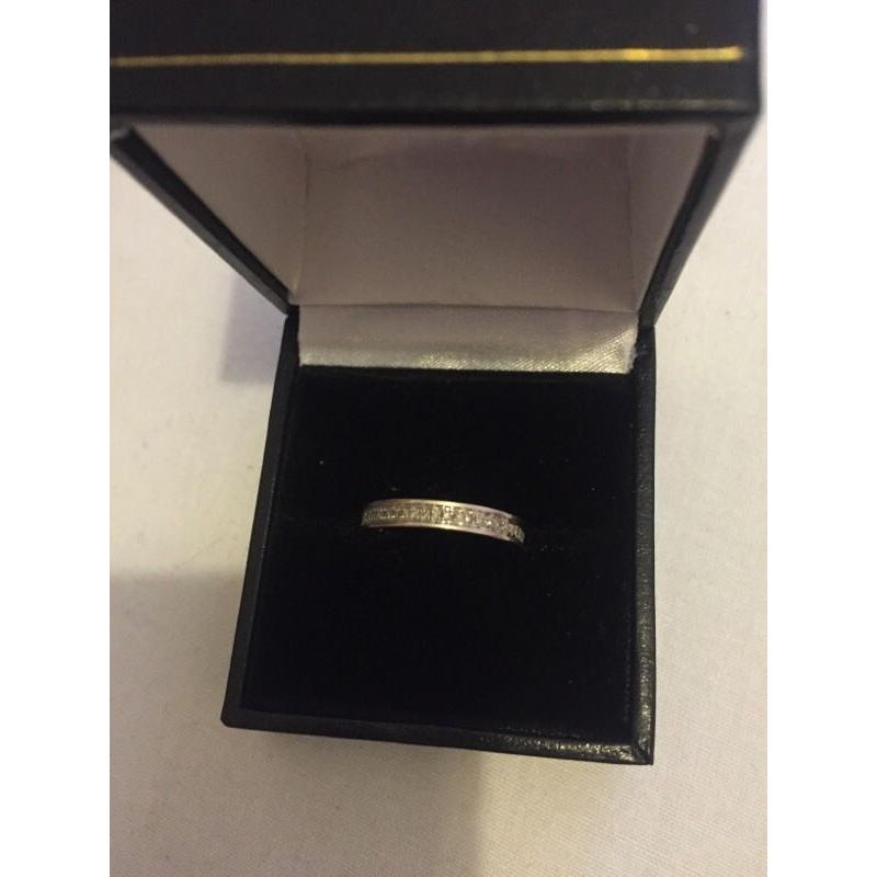 9ct gold diamond channel ring white gold